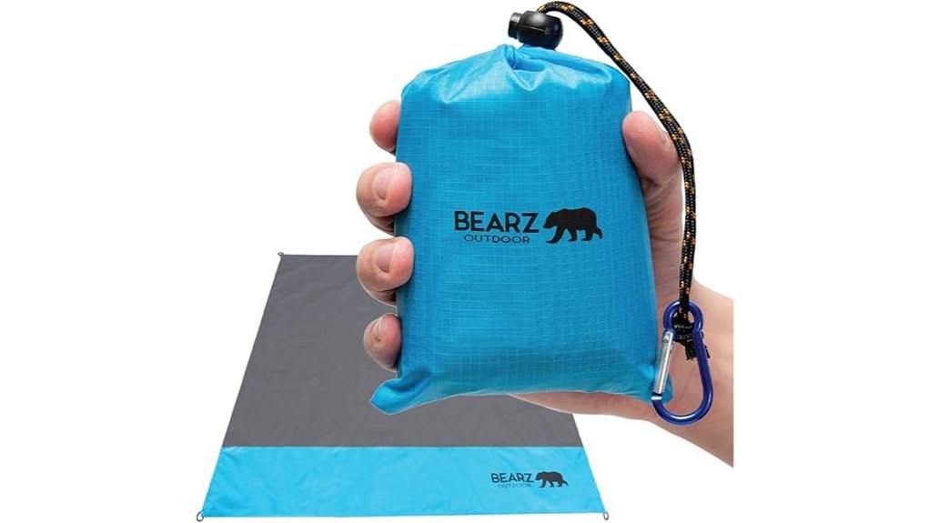 compact waterproof sandproof blanket